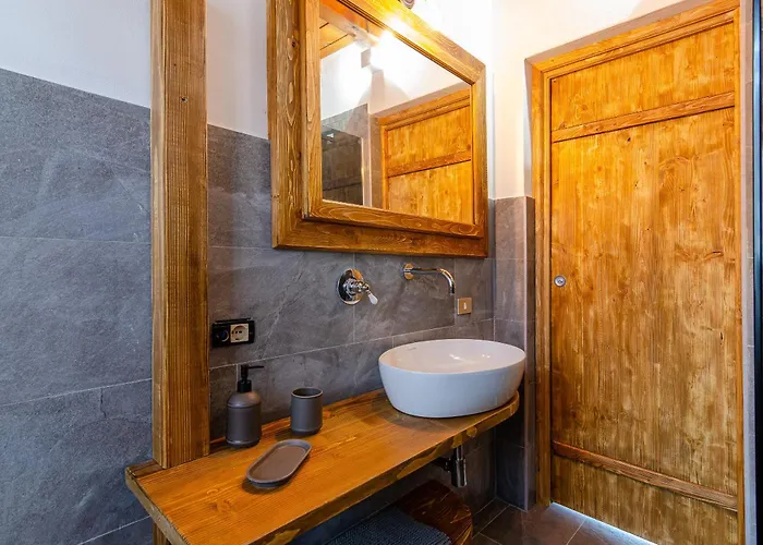 Il Lauro - House - *