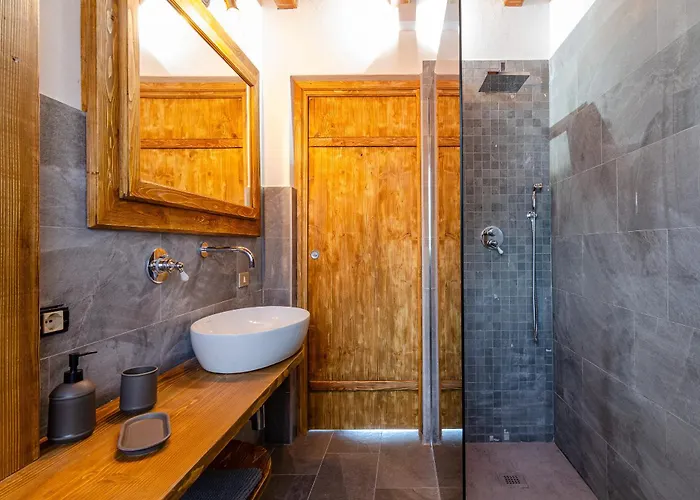 Il Lauro - House - *